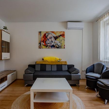 Six Corners - Sunny Corner Apartman Pécs Kültér fotó