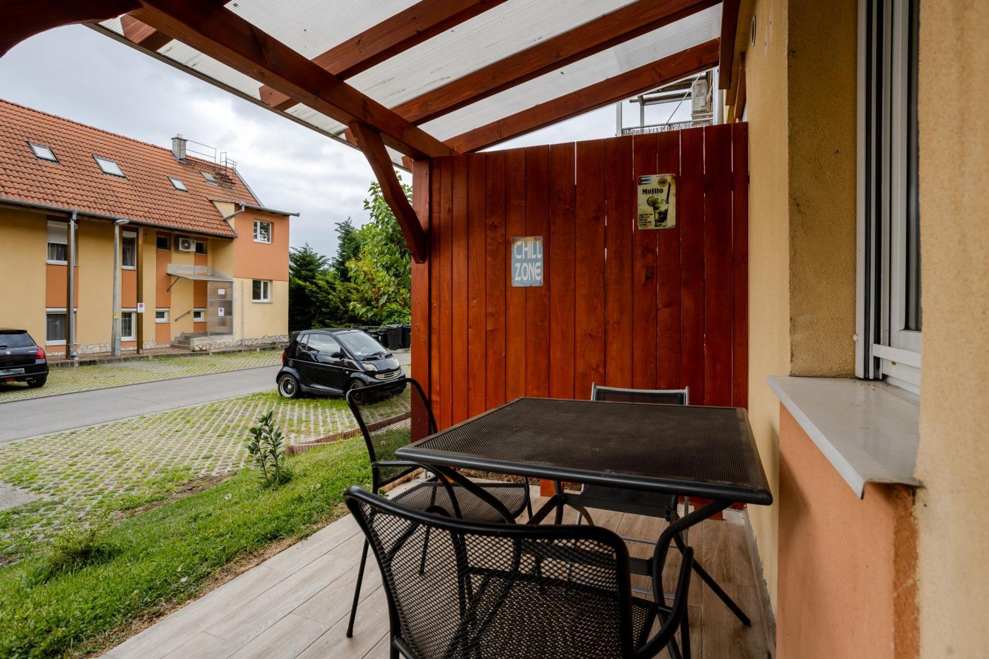 Six Corners - Sunny Corner Apartman Pécs Kültér fotó
